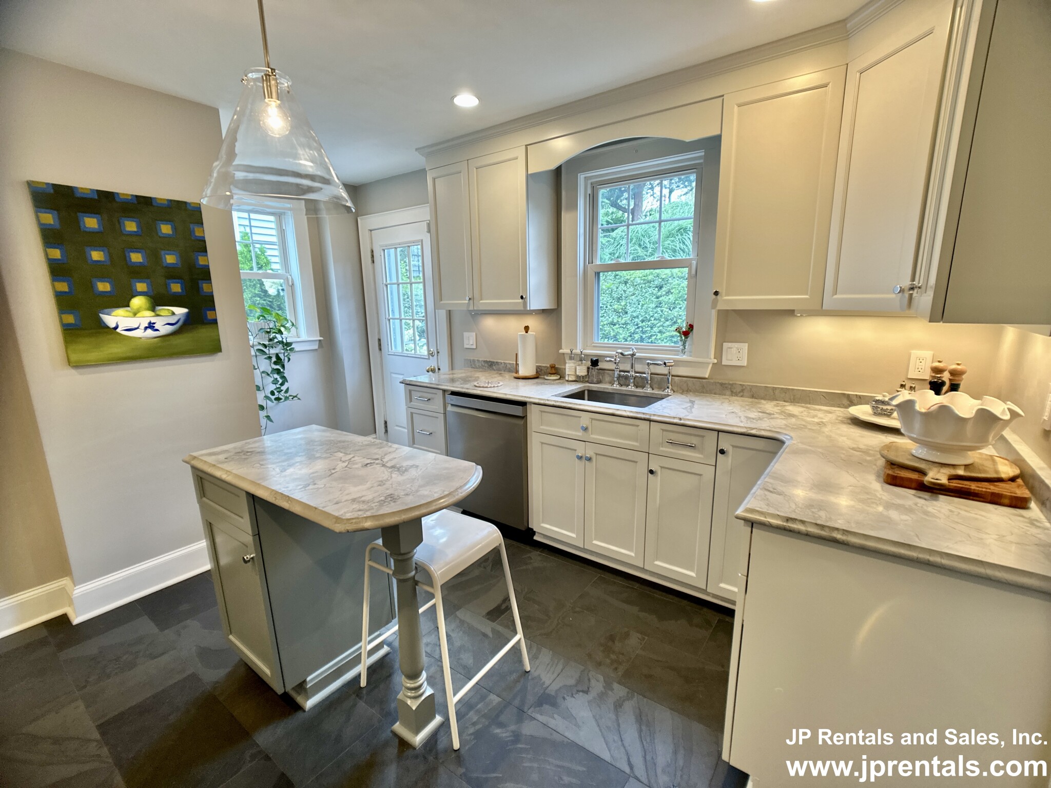 451 Poplar St, Roslindale