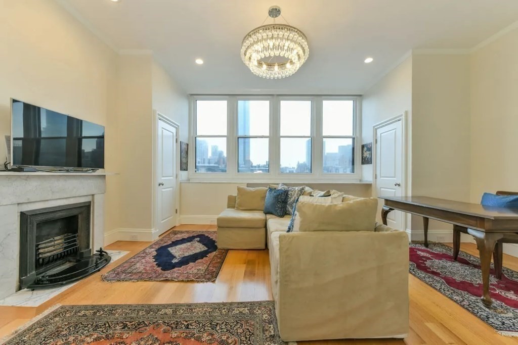 214 Beacon St, Back Bay