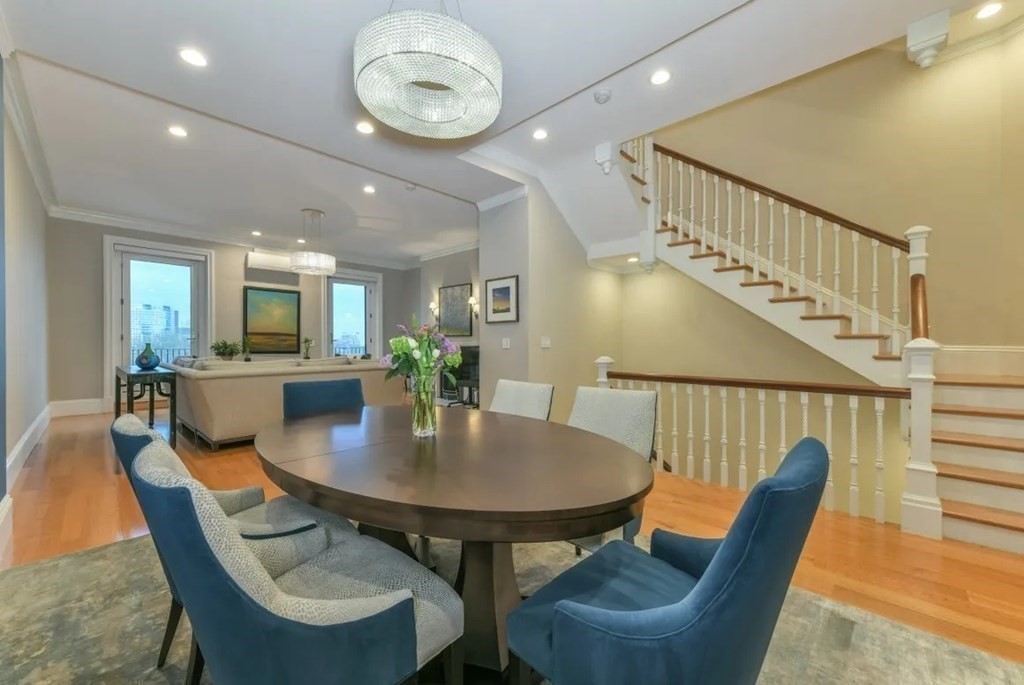 214 Beacon St, Back Bay