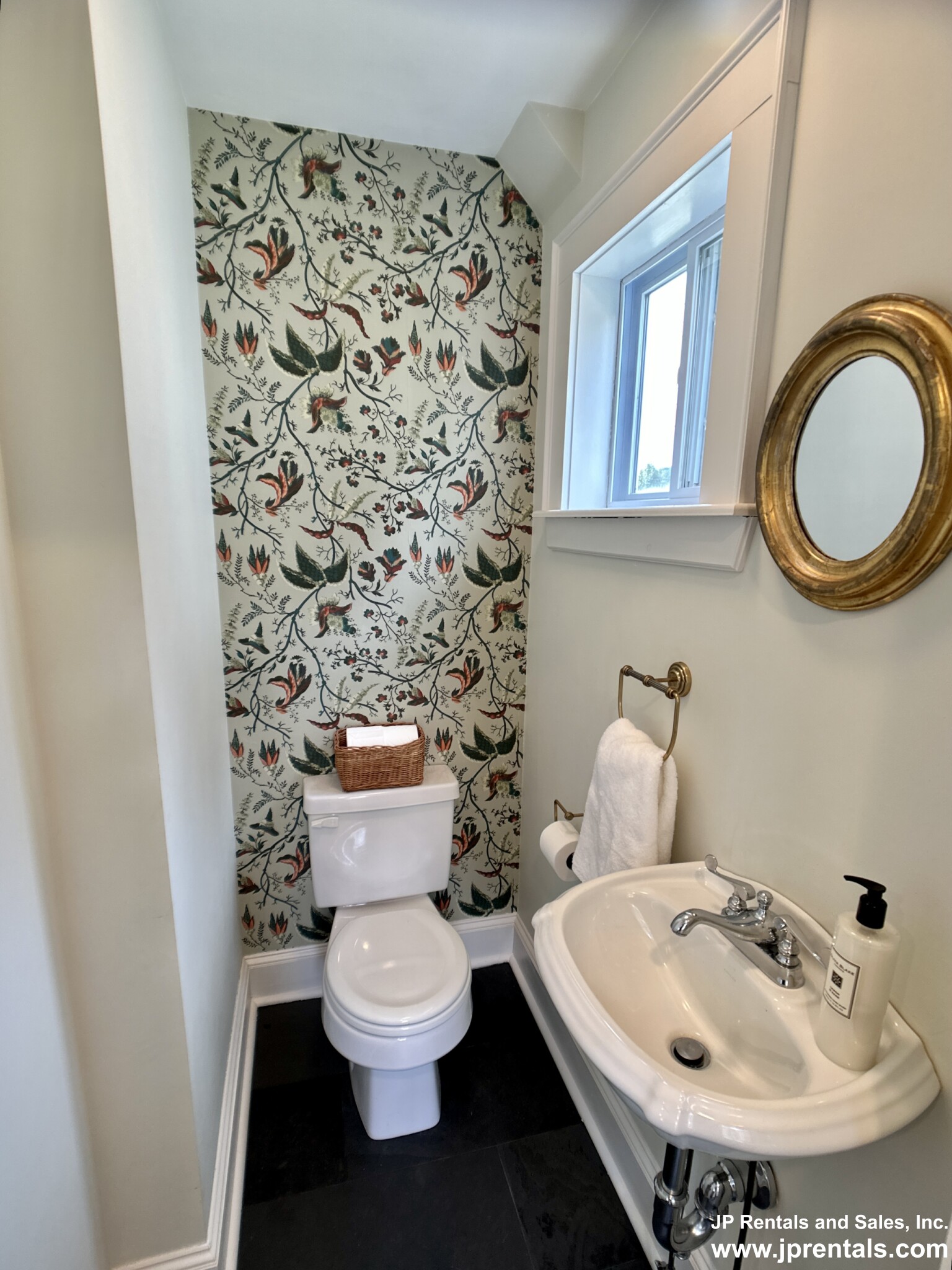 451 Poplar St, Roslindale