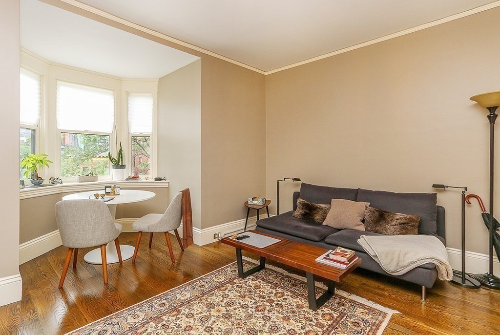 319 Dartmouth St, Back Bay