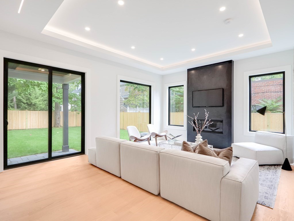 71 Lincoln St, Newton