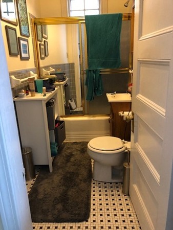 591 Beacon St, Fenway