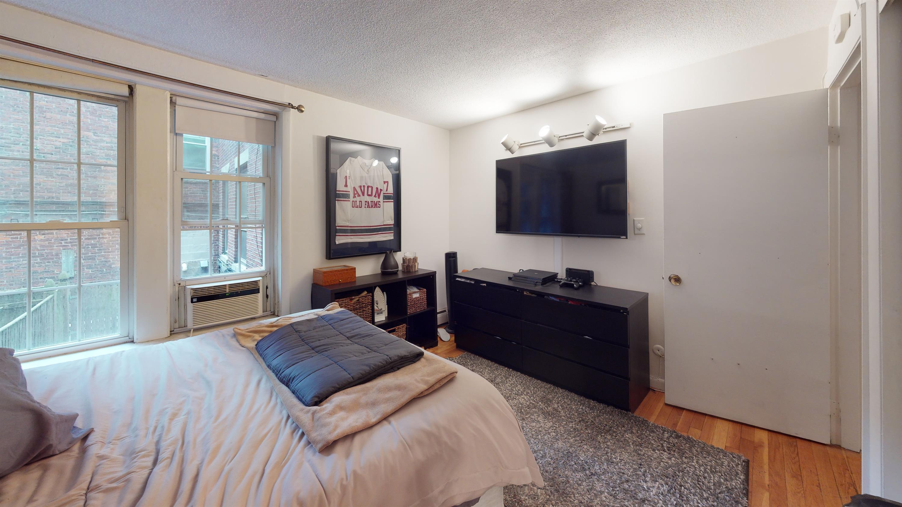 64 West Cedar St, Beacon Hill