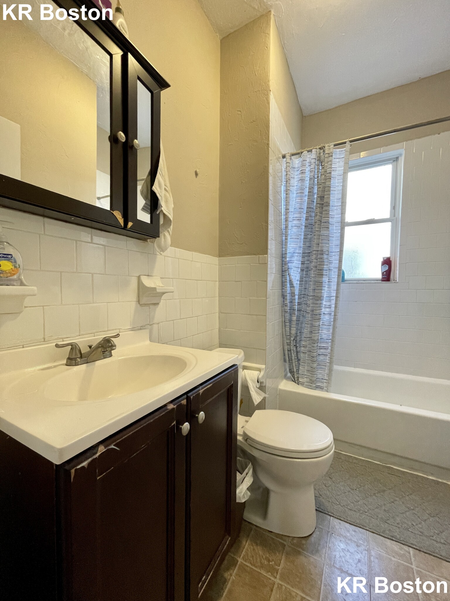 8 Sunset St, Mission Hill