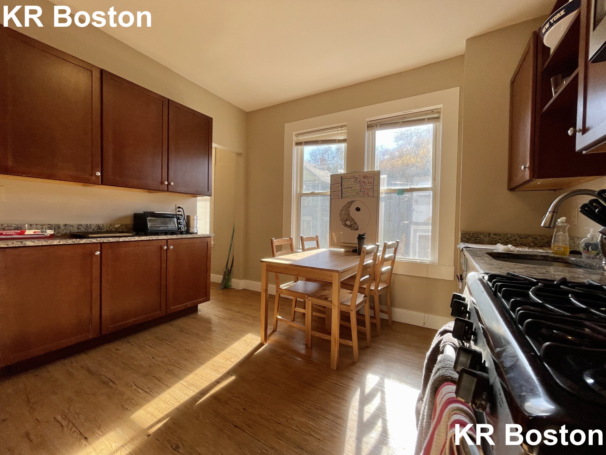 8 Sunset St, Mission Hill