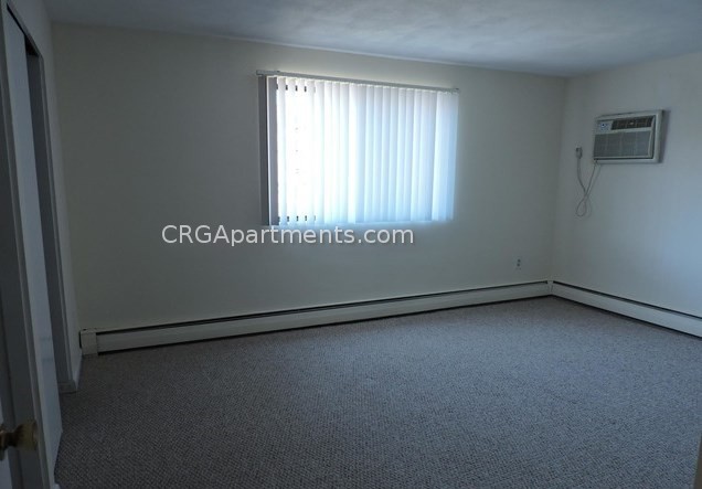 4 Brattle Dr, Arlington