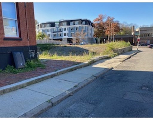 7 Winthrop St, Roxbury