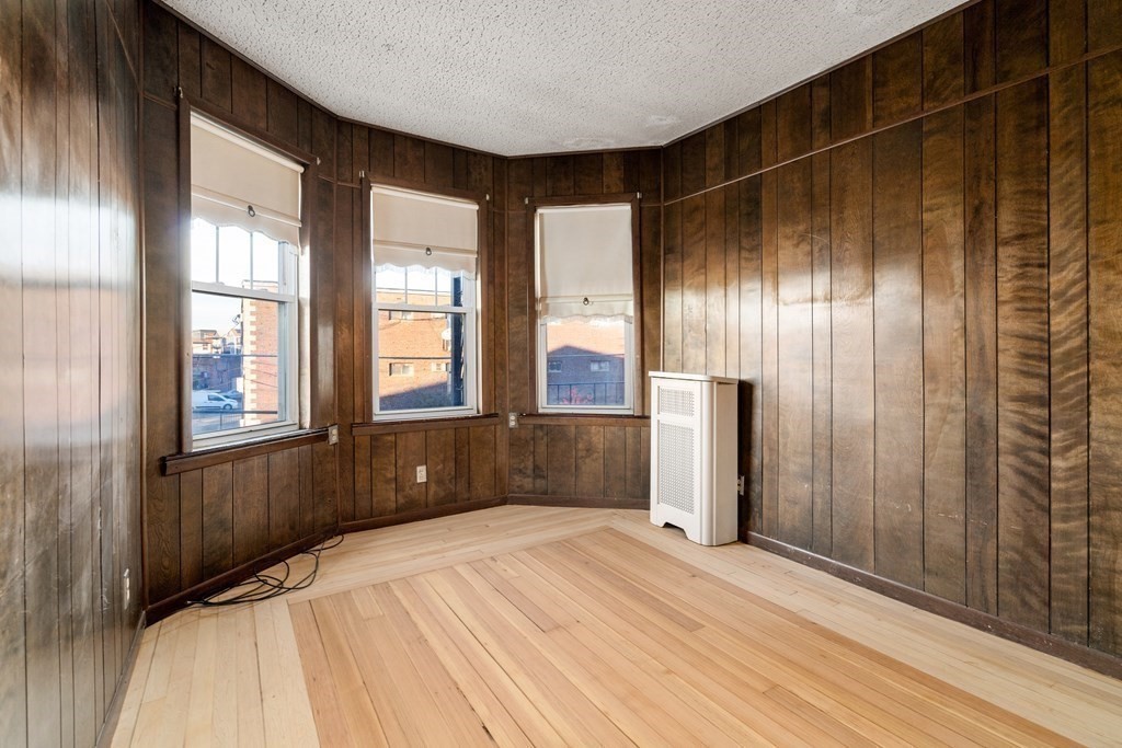 14 Windsor Rd, Medford