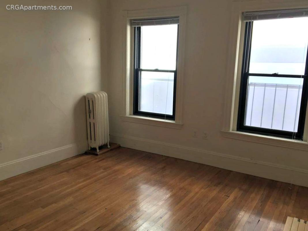 1039 Massachusetts Ave, Harvard Square