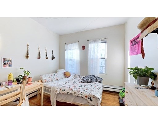 17 Chilcott Pl, Jamaica Plain