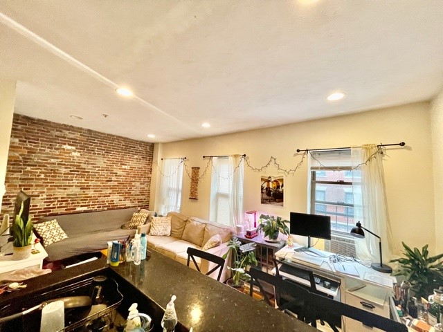 17 Thacher St, North End