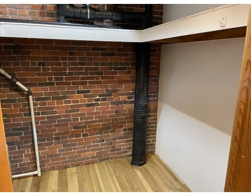 162 Commercial St, Waterfront