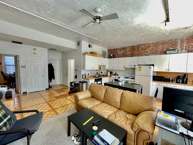 223 Endicott St, North End