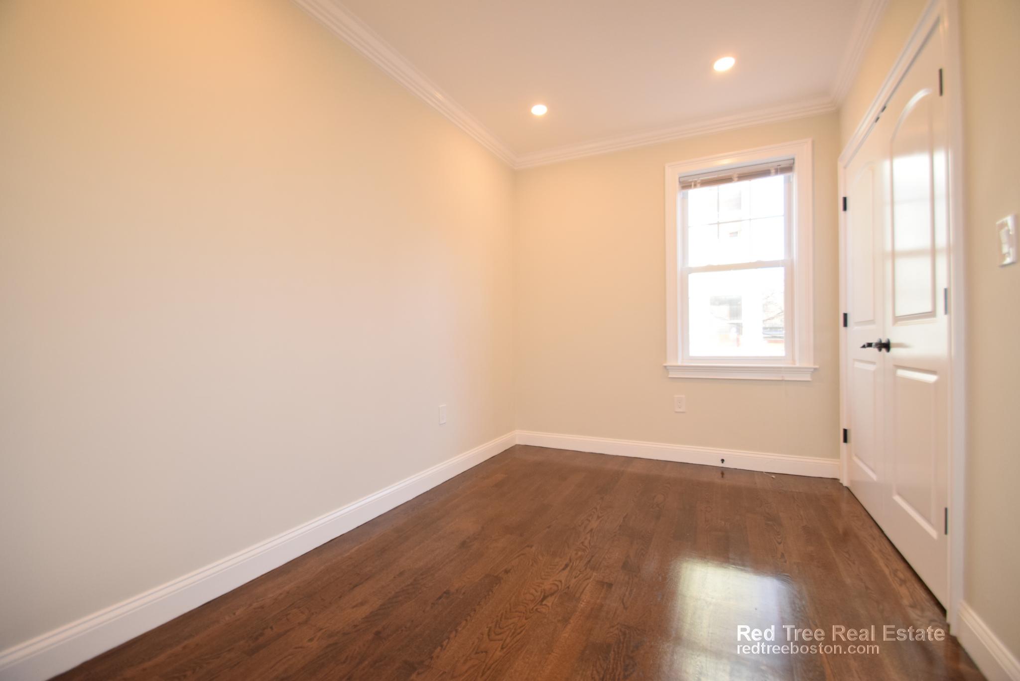 490 Washington St, Brighton