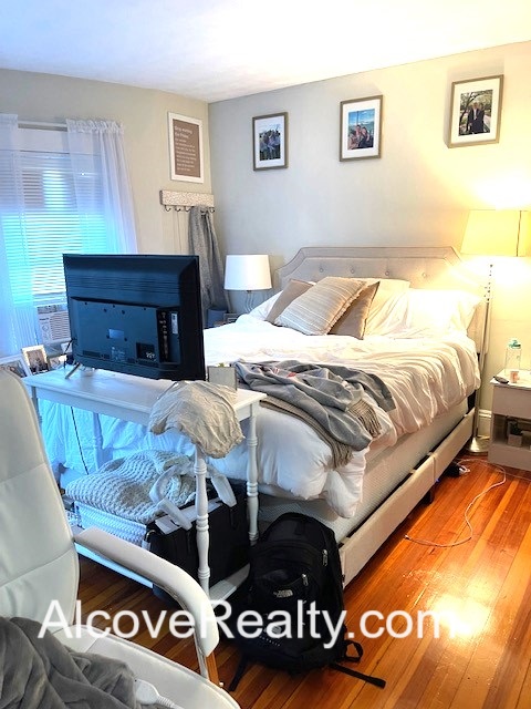 66 Simpson Ave, Tufts