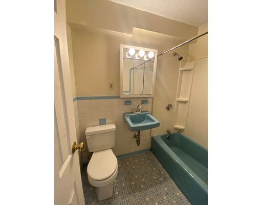 745 6th St, South Boston