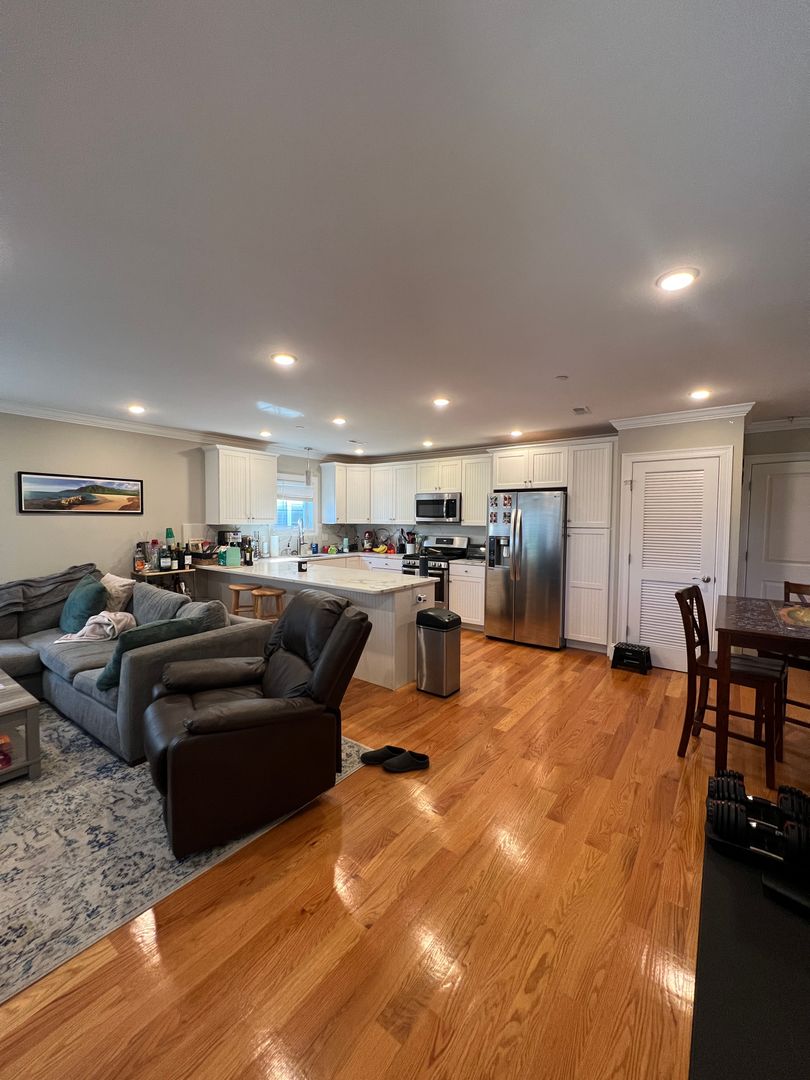 116 Holland St, Davis Square