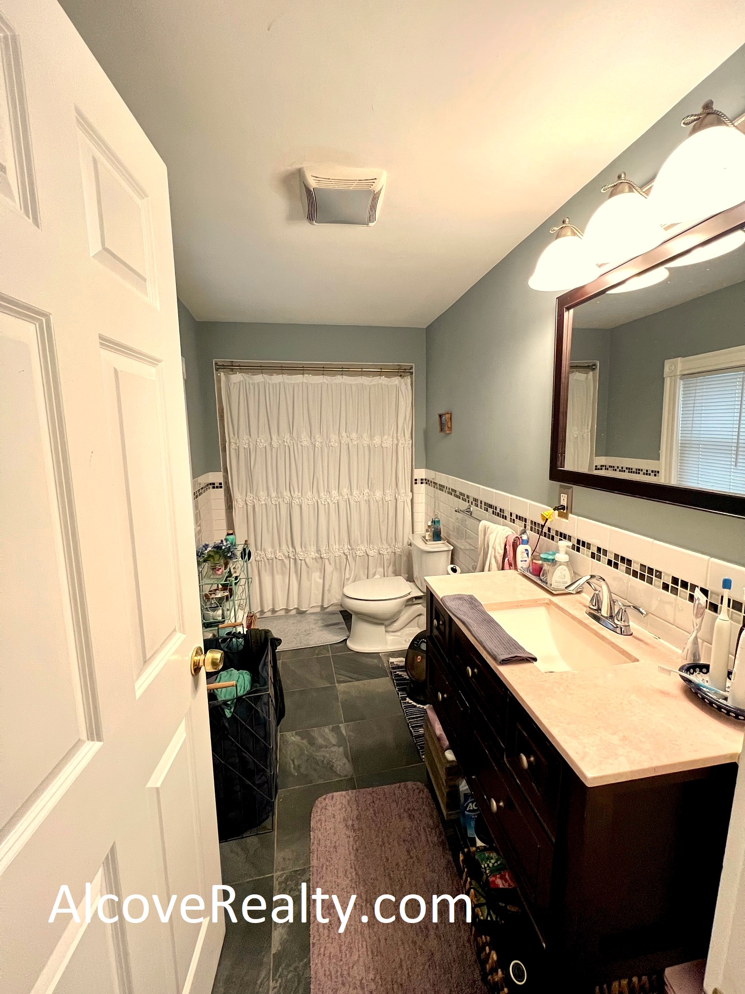 12 Fiske Ave, Magoun Square