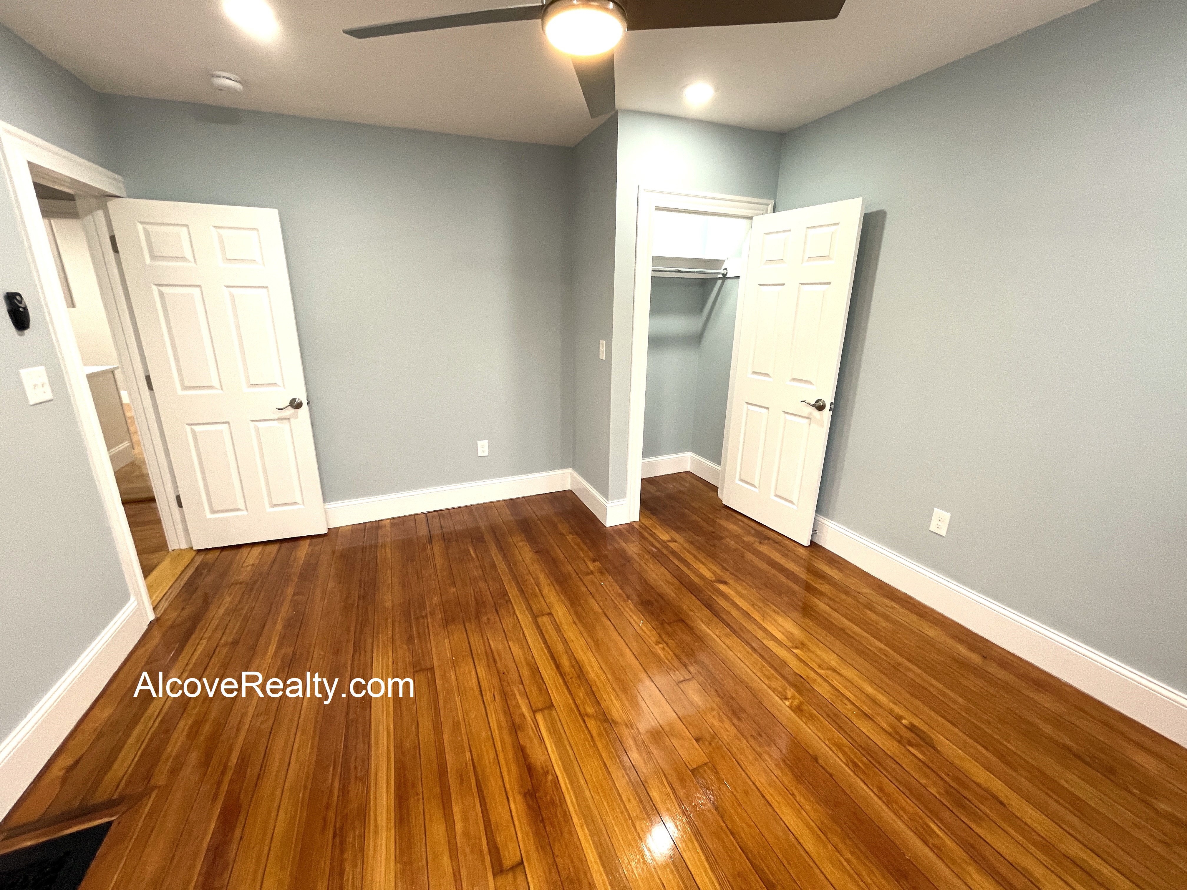 3 Mossland St, Porter Square