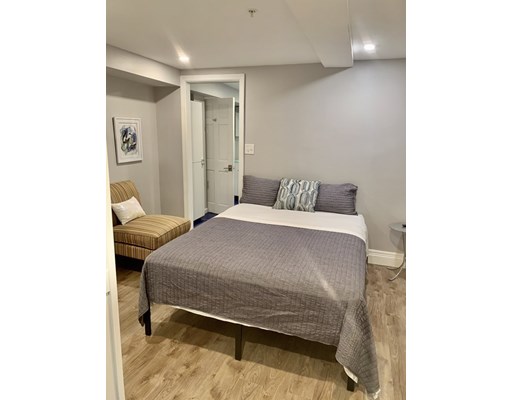 726 Metropolitan Ave, Hyde Park