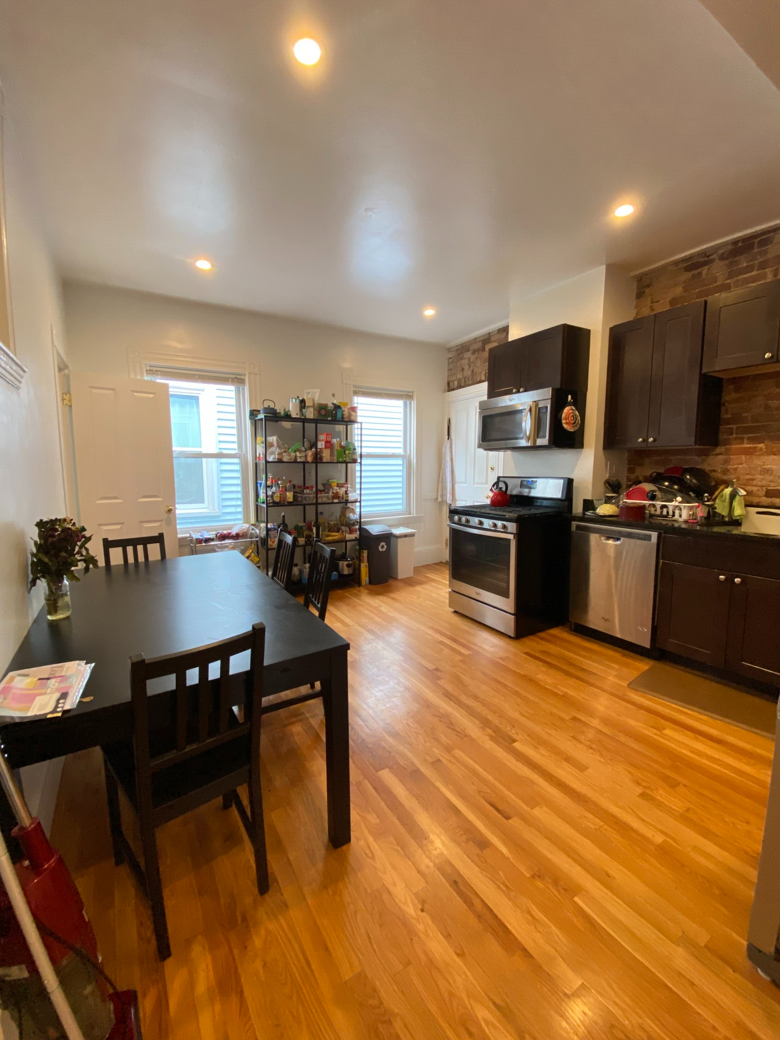 6 Hingham St, Cambridgeport