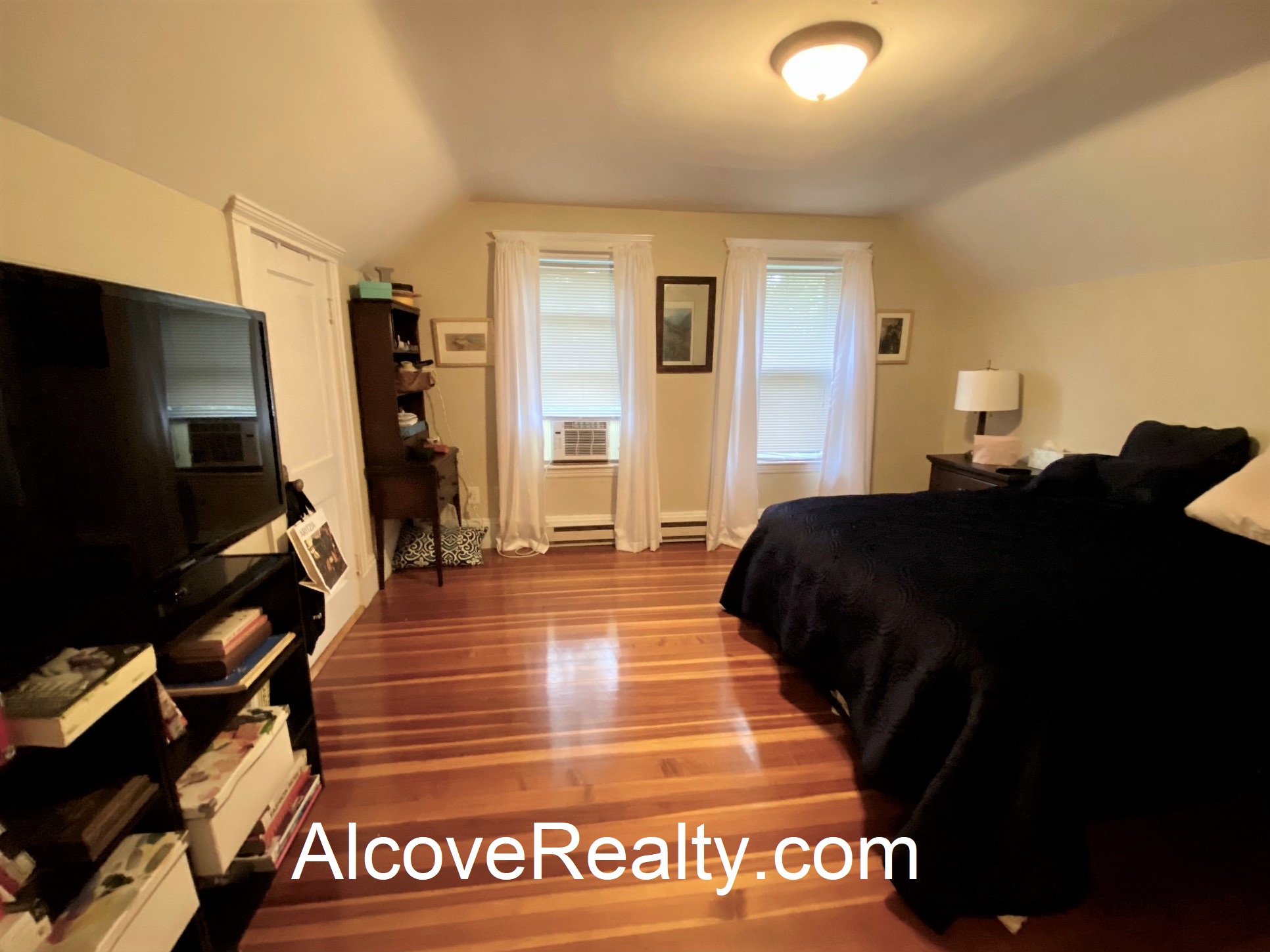 72 Powder House Boulevard, Tufts