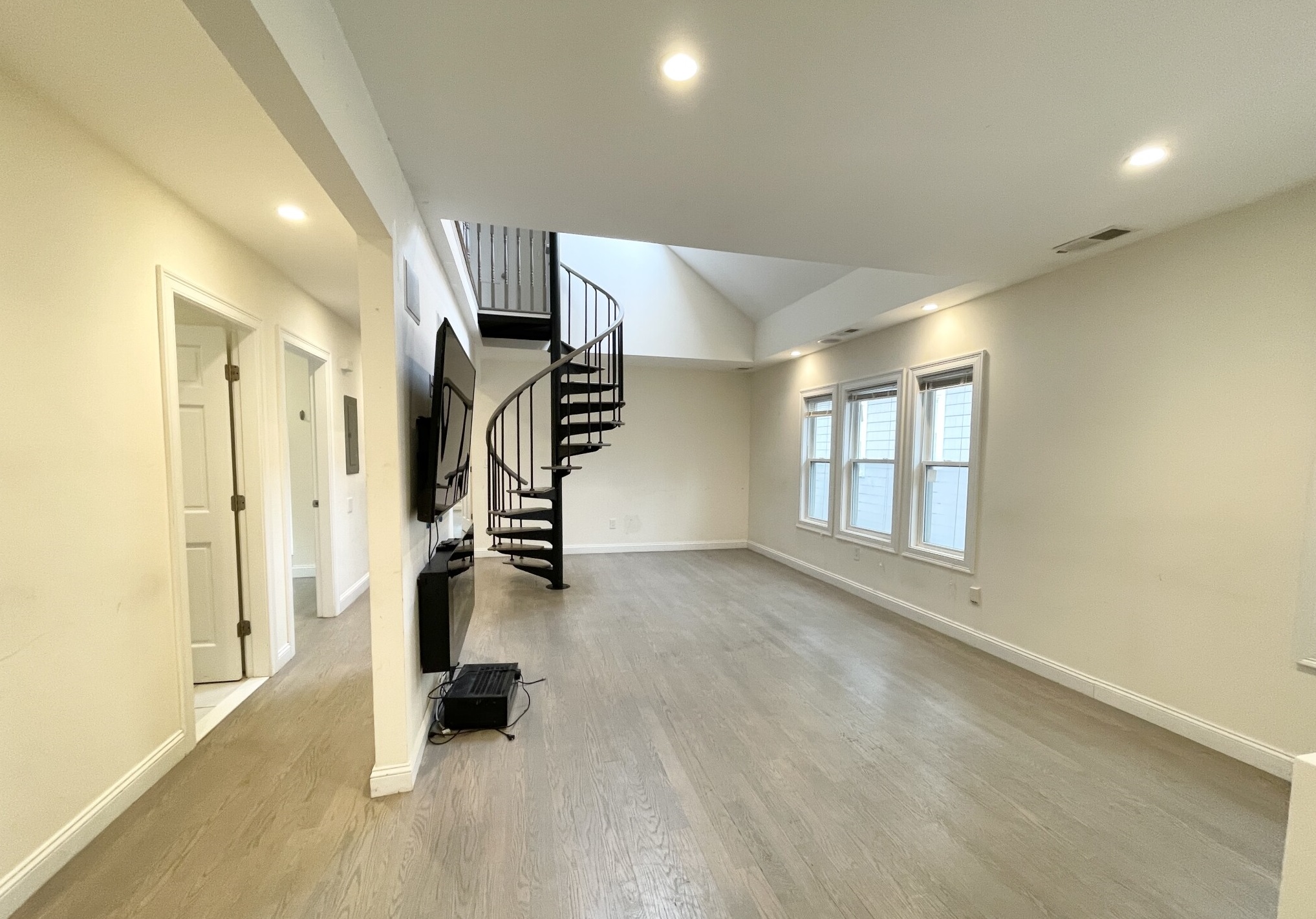 21 Iroquois St, Mission Hill