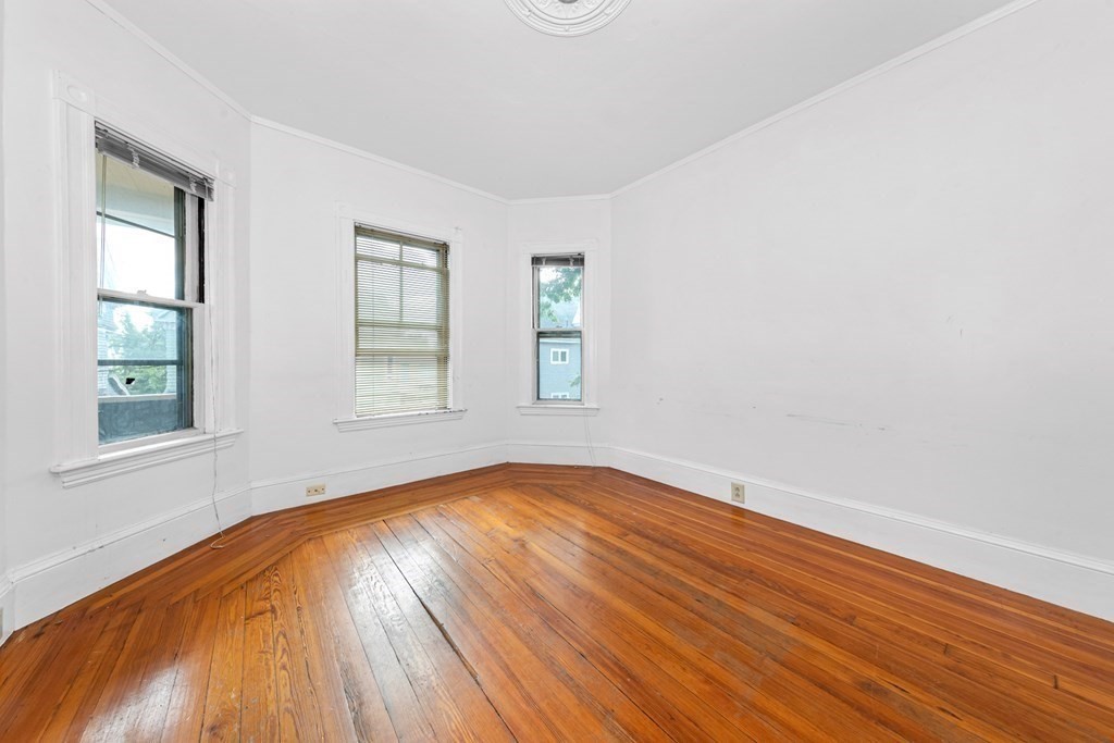 59 Hawthorne St, Davis Square