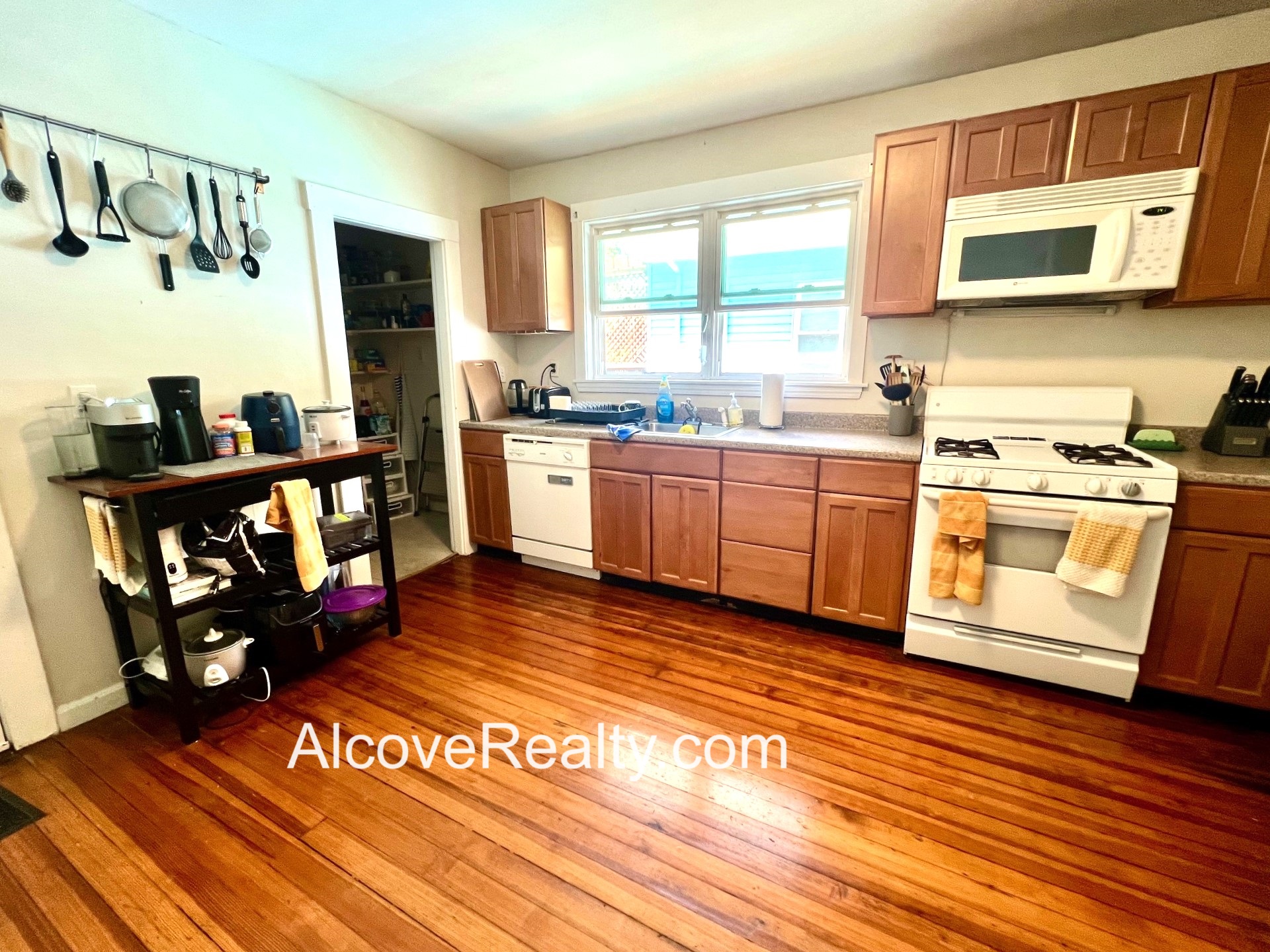 24 Burnham St, Tufts