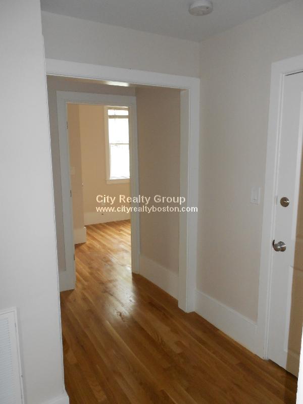 66 Mozart St, Jamaica Plain