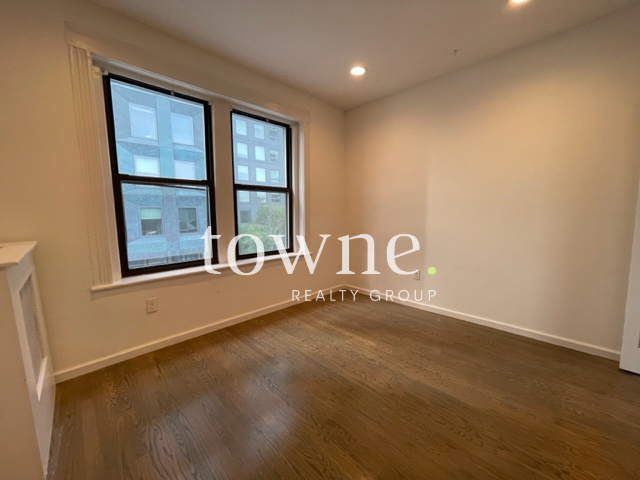 19 Peterborough St, Fenway