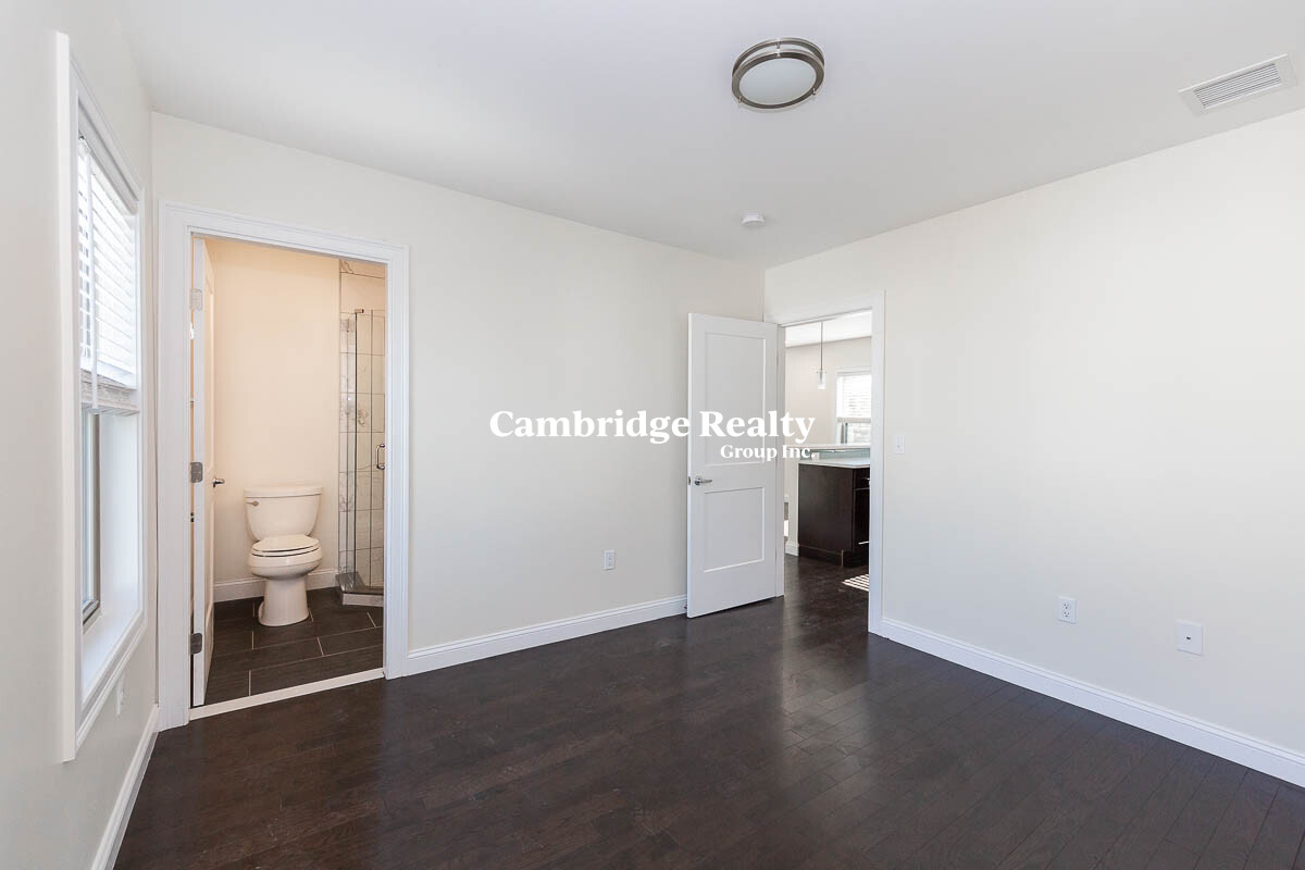 39 Harvard St, Medford