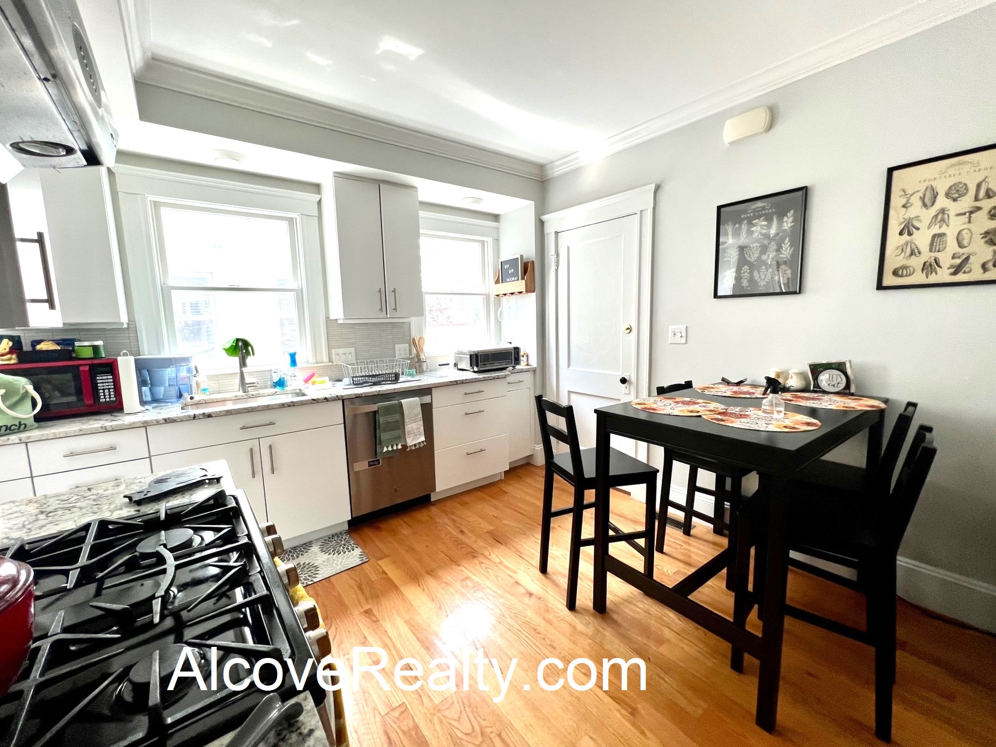 34 Leonard St, Davis Square