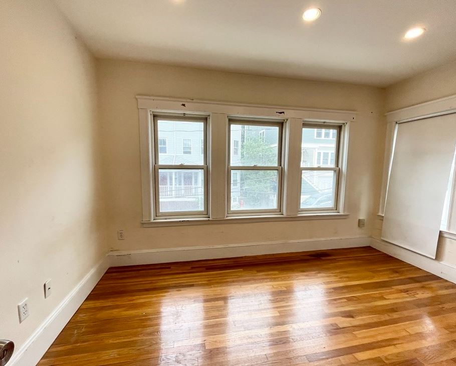 15 Sunset St, Mission Hill