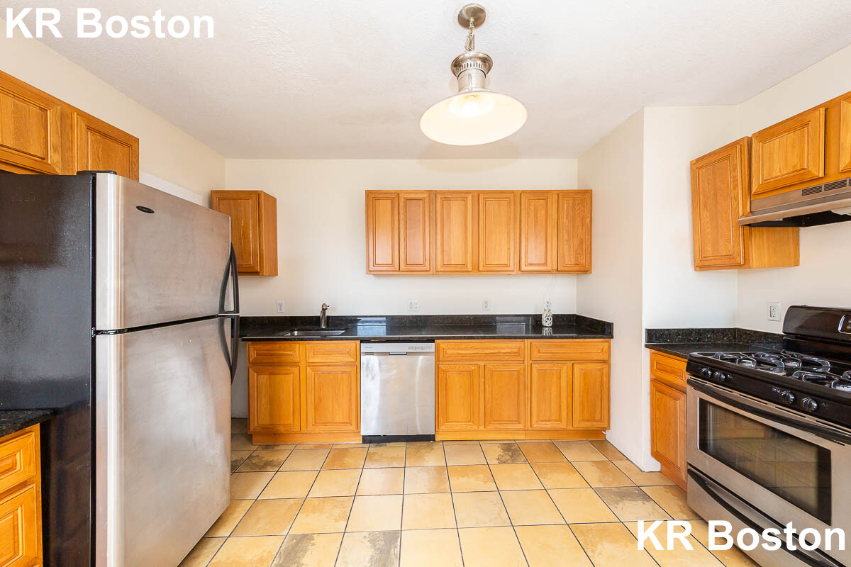 600 Broadway, Ball Square