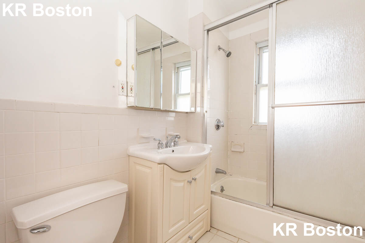 600 Broadway, Ball Square