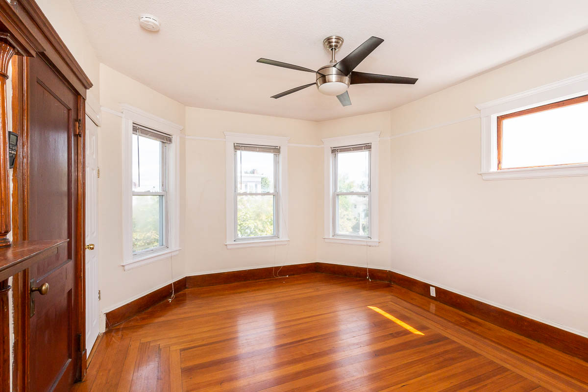 600 Broadway, Magoun Square