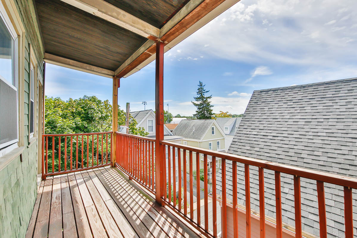 600 Broadway, Magoun Square