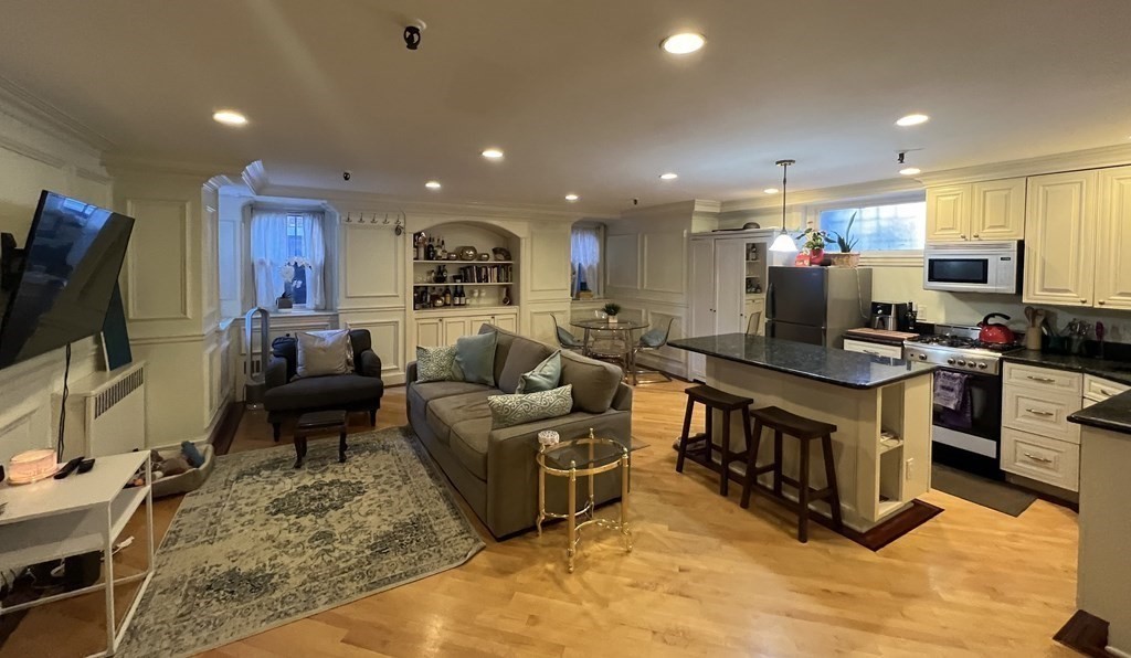 20 Gloucester St, Back Bay