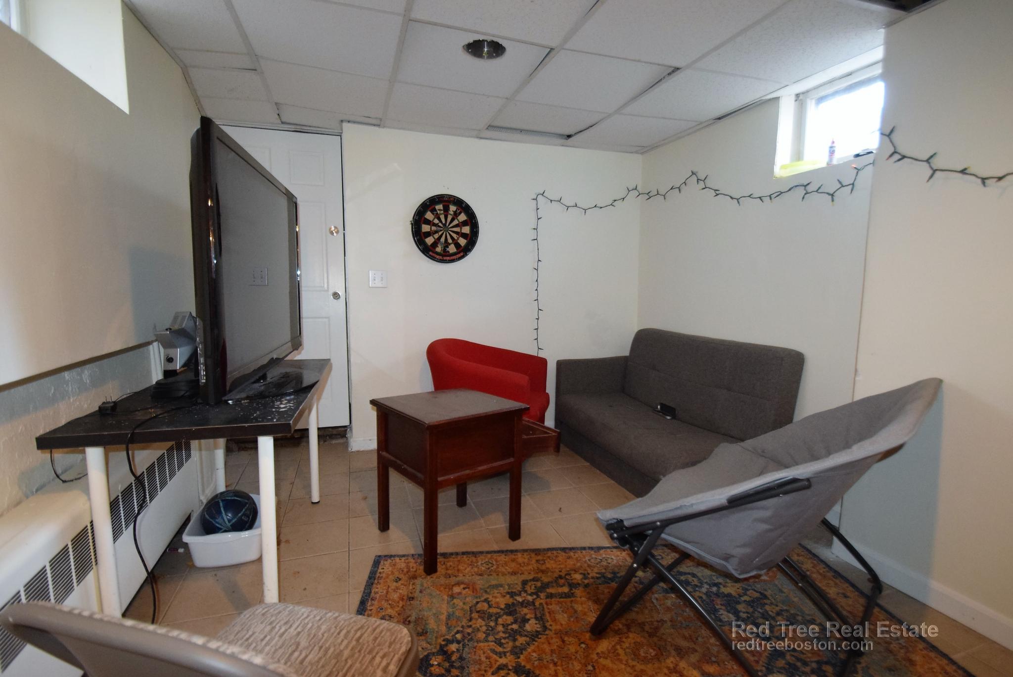 44 Pratt St, Allston