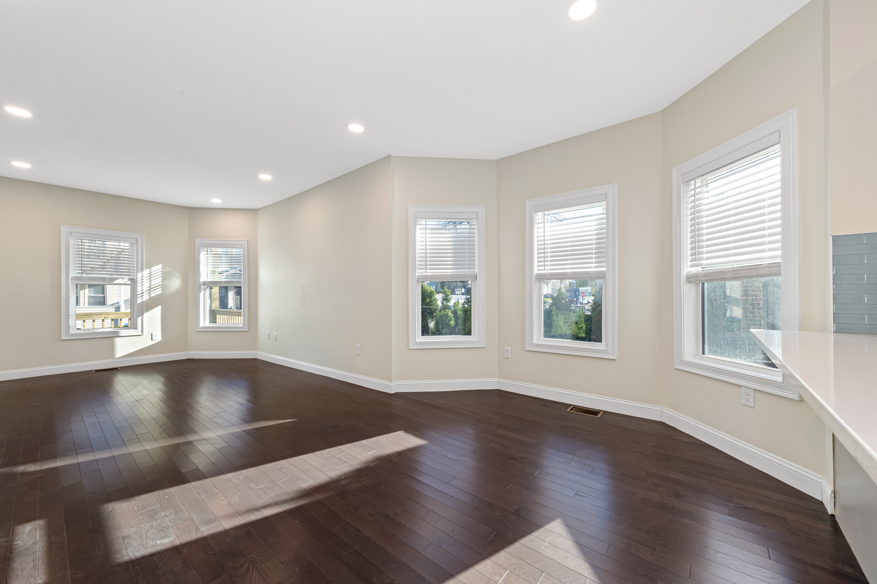 62 Bradbury Ave, Medford