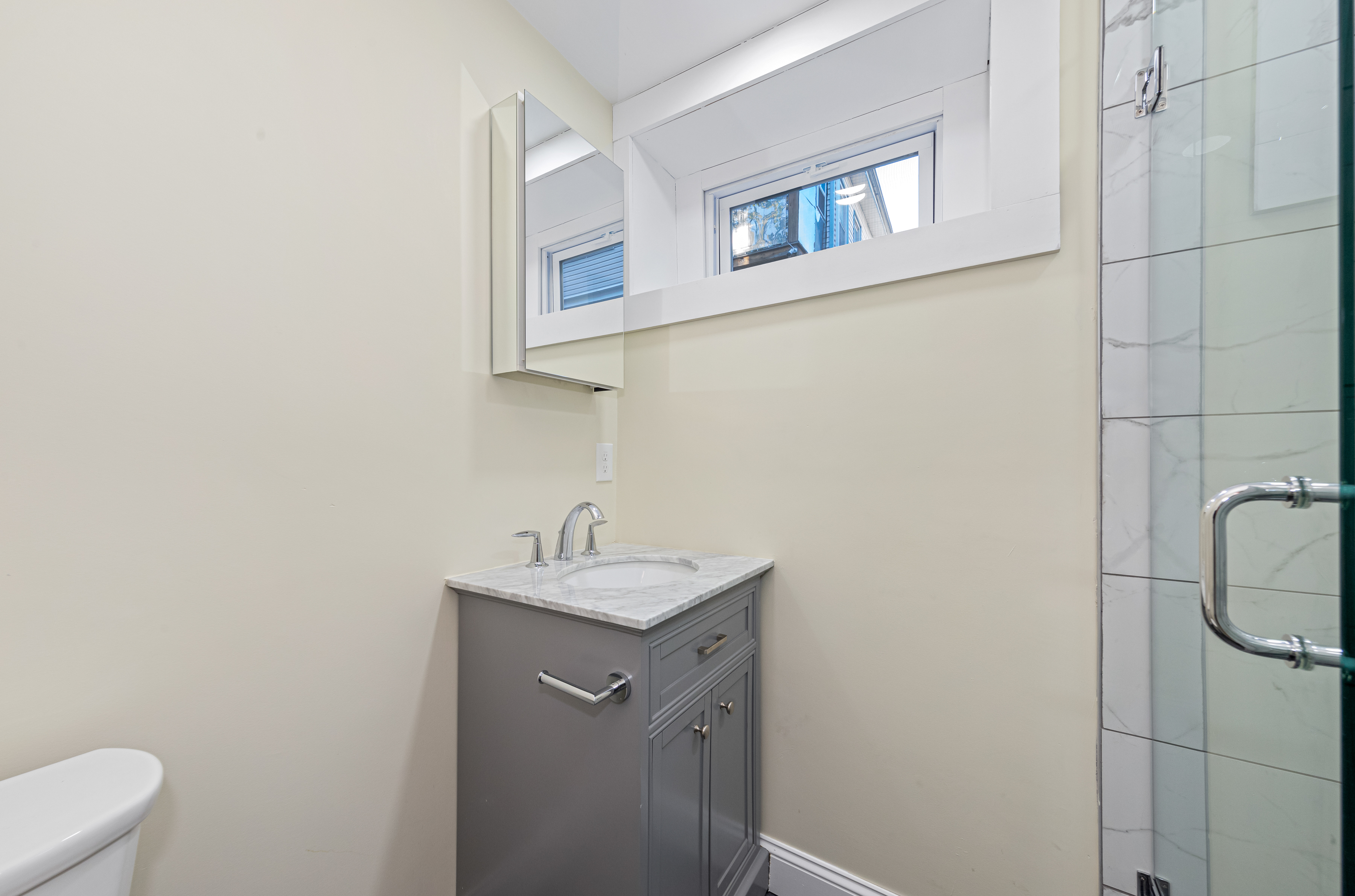 62 Bradbury Ave, Medford