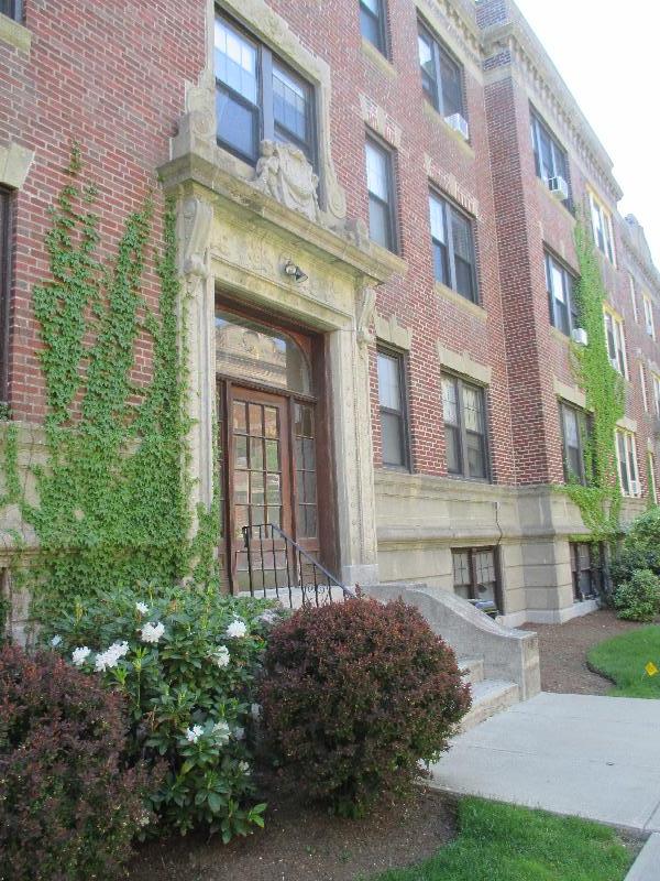 4 Greenway Ct, Coolidge Corner