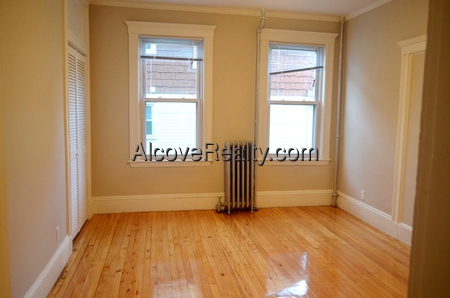 13 Farragut Ave, Teele Square