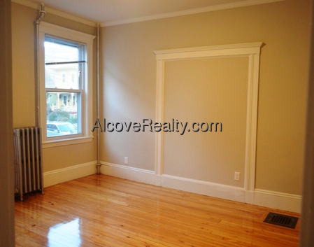 13 Farragut Ave, Teele Square