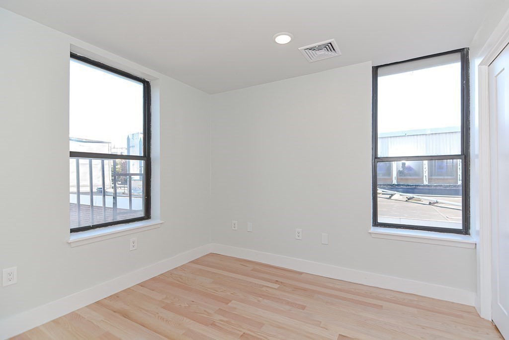 1674 Beacon St, Coolidge Corner