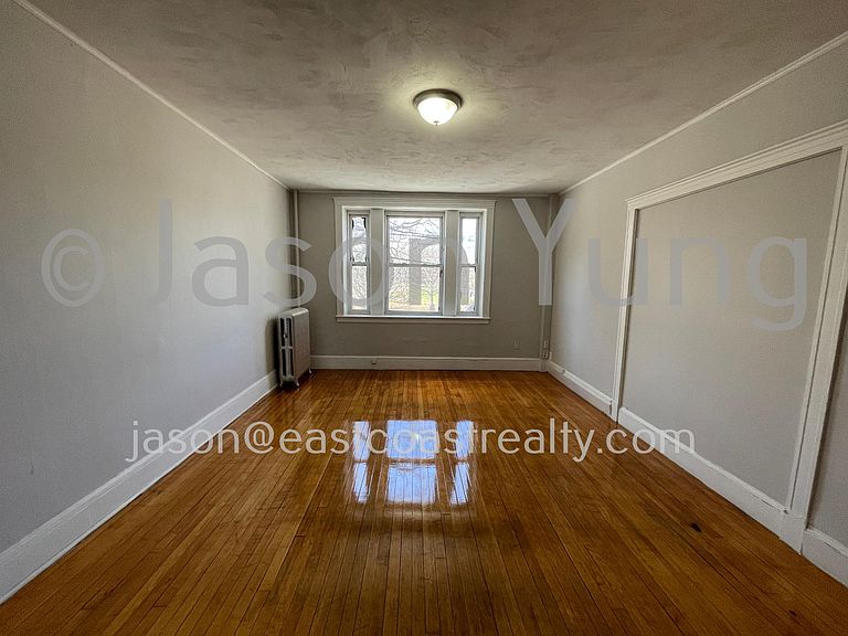 90 Cypress St, Brookline Hills