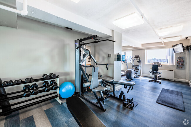 1530 Beacon St, Washington Square