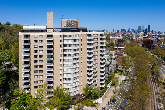 1530 Beacon St, Washington Square